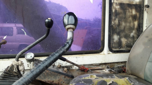 ขายรถแบคโฮ KOMATSU PC60-6 เอกสารอินวอย ระบบไฟเต็ม ราคา 430000