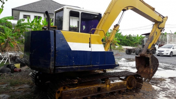 ขายรถแบคโฮ KOMATSU PC60-6 เอกสารอินวอย ระบบไฟเต็ม ราคา 430000