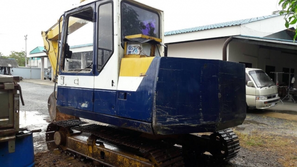 ขายรถแบคโฮ KOMATSU PC60-6 เอกสารอินวอย ระบบไฟเต็ม ราคา 430000