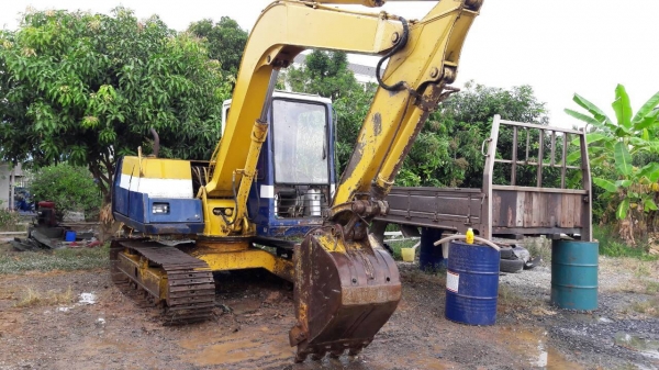 ขายรถแบคโฮ KOMATSU PC60-6 เอกสารอินวอย ระบบไฟเต็ม ราคา 430000