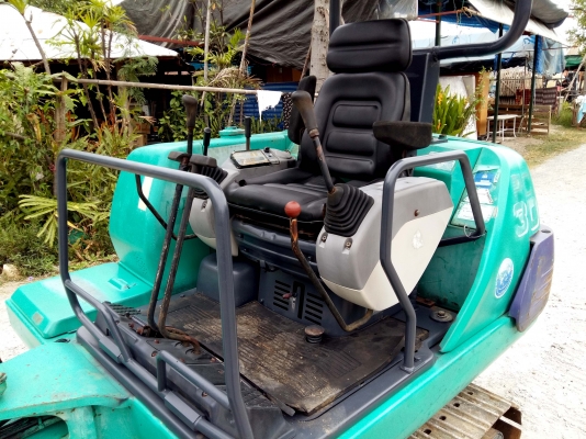 ขายรถแม็คโค KOMATSU PC30-7 รถเก่านอกญี่ปุ่นแท้ สนใจติดต่อ 086-775-7900 086-324-1992