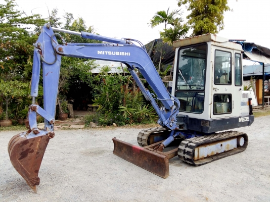 ขายรถแม็คโค MITSUBISHI ME35 รถเก่านอก พร้อมใช้งาน สนใจติดต่อ 086-775-7900 086-324-1992