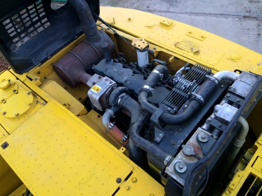 ขายรถแม็คโค KOMATSU  สนใจติดต่อ 086-324-1992