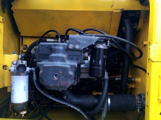 ขายรถแม็คโค KOMATSU  สนใจติดต่อ 086-324-1992