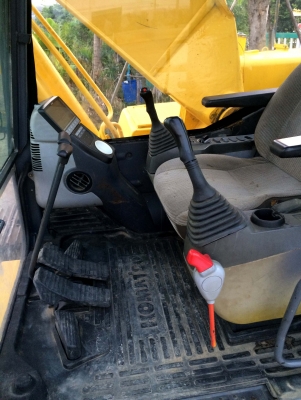 ขายรถแม็คโค KOMATSU  สนใจติดต่อ 086-324-1992