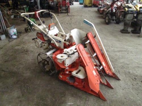 ขาย!!! รถเกี่ยวข้าวเดินตาม KUBOTA   HF52S ขนาด 4.3 แรงม้า รหัสสินค้า 80802329 โทร 081-8283376 www.nihonmono.com