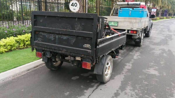 พ่วงท้ายลิฟ เก่าญี่ปุ่น ยกได้ 350 กิโลกรัม ขนาดยาว 2เมตร กว้าง 1.40 เมตร ปลั๊กไฟ7ช่อง ครอบบอลขนาด2" ล้อหน้าพับได้ แหนบเสริมเพิ่ม โช๊ควีโว้แท้ บรรทุกสบายๆ สนใจขอดูคลิปได้ทาง line .Id champ_rama2 083 5996979 ตจว ลากไปส่งได้คิดค่าส่งตามระยะทางครับ ราคา4