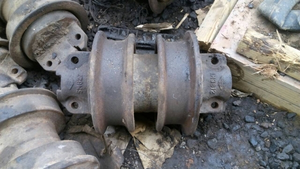 ขายลอนเลอร์ รถแทรกเตอร์ D-5 ขายถูกตามสภาพ ไม่หลวม เหมา หมดลูกละ 1600 บาท ไม่แยกครับ