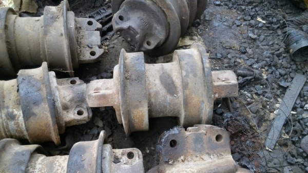 ขายลอนเลอร์ รถแทรกเตอร์ D-5 ขายถูกตามสภาพ ไม่หลวม เหมา หมดลูกละ 1600 บาท ไม่แยกครับ