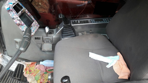 -ขออนุญาติขายรถDOOSAN  225LC ชั่วโมง9000 พร้อมใช้งานรถเช็กสูนตลอดเอกสารเล่มราคา 1350000สนใจติดต่อ0853224877-0988930465