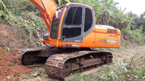 -ขออนุญาติขายรถDOOSAN  225LC ชั่วโมง9000 พร้อมใช้งานรถเช็กสูนตลอดเอกสารเล่มราคา 1350000สนใจติดต่อ0853224877-0988930465