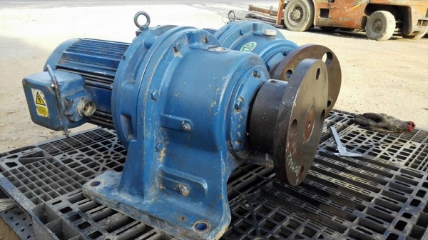 ** SOLD ** มอเตอร์เกียร์ Sumitomo 7.5 HP ทด 1:87 ( 17rpm) 380V พร้อมใช้งาน