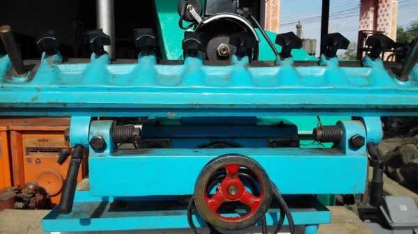 ** SOLD ** เครื่องลับใบมีด ใบไสไม้/สับ/หั่น ไฟบ้าน 220V พร้อมใช้งาน