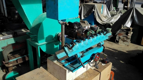 ** SOLD ** เครื่องลับใบมีด ใบไสไม้/สับ/หั่น ไฟบ้าน 220V พร้อมใช้งาน