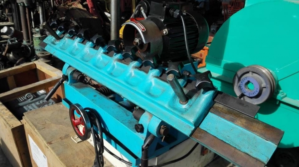 ** SOLD ** เครื่องลับใบมีด ใบไสไม้/สับ/หั่น ไฟบ้าน 220V พร้อมใช้งาน