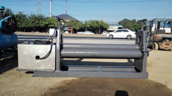 ** Sold ** เครื่องม้วนเหล็กแผ่นประกอบใหม่ 4 ฟุต 120 cm เพลาตัน ม้วนหนา 6 มิล 380V มาเทสได้