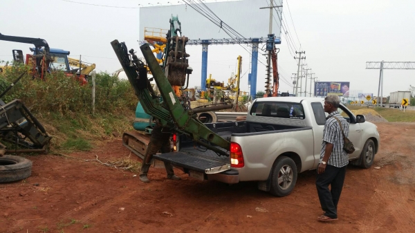 จัดส่งอีกรายการครับ แขนรถตัก บุ้งกี๋ บูมอาม ใส่รถไถ ส่งไปนครราชสีมาครับ ขอบคุณครับ