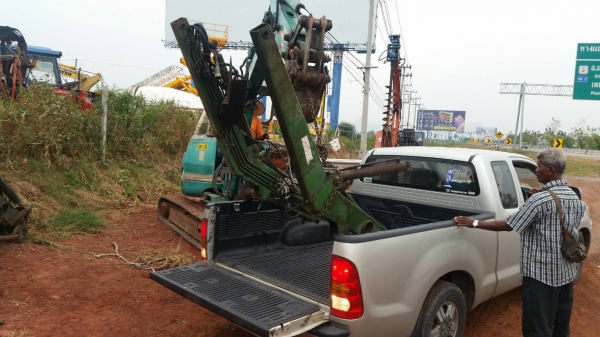 จัดส่งอีกรายการครับ แขนรถตัก บุ้งกี๋ บูมอาม ใส่รถไถ ส่งไปนครราชสีมาครับ ขอบคุณครับ