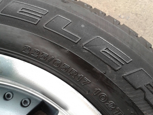 ขอบ17นิ้ว6รู พร้อมยาง ชุดนี้ ราคา 7500 บาท