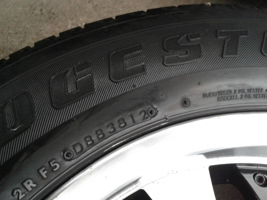 ขอบ17นิ้ว6รู พร้อมยาง ชุดนี้ ราคา 7500 บาท