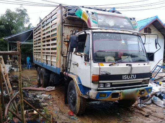 รถอีซูซุ 10 ล้อ ( หลังถนน ) FVM 175 แรงม้า. สนใจติดต่อ 081 - 6079515 รถอีซูซุ 10 ล้อ ( หลังถนน ) FVM 175 แรงม้า. สนใจติดต่อ 081 - 6079515