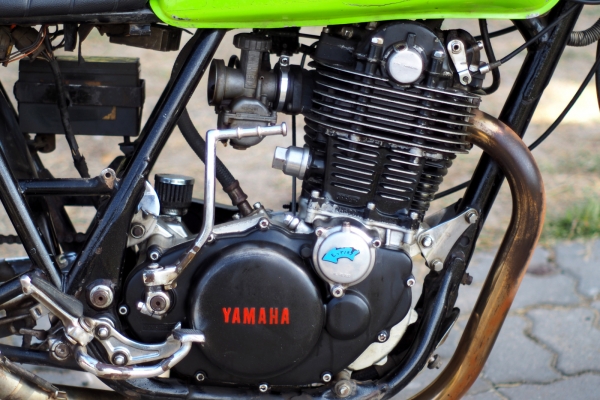 Yamaha SR400