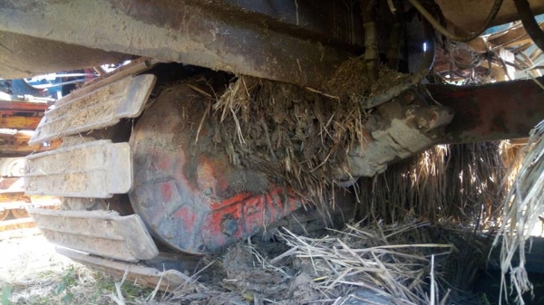 ขายรถเกี่ยวข้าวไทยเจริญ เครื่องHINO210เทอร์โบว์ปั๊ม23ช่วงล่าง12 ทำงานปกติ