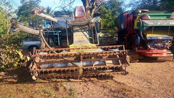 ขายรถเกี่ยวข้าวไทยเจริญ เครื่องHINO210เทอร์โบว์ปั๊ม23ช่วงล่าง12 ทำงานปกติ