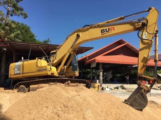 ขาย 1,390,000 KOMATSU pc 200-7 ทำงาน 12,xxx ชั่วโมง เครื่องดี โช่หนา เอวแน่น ปั้มดีไฟฟ้าครบ  เอกสารอินวอยท์ รถอยู่ จ.มหาสารคาม โทร&amp;ไอดีไลน์ 090-772-3710 090-772-3708