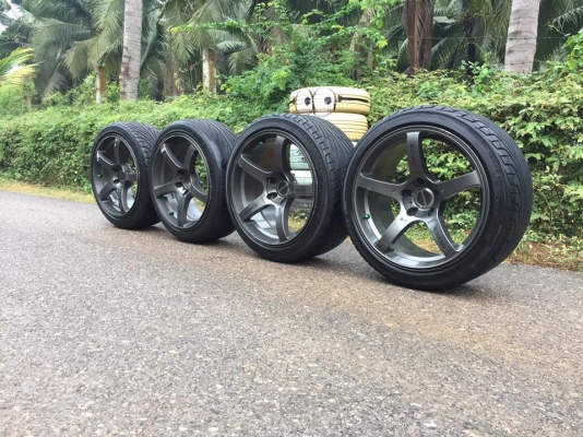 ขายล้อแม็กพร้อมยาง Prodrive ขอบ18 4ล้อ 9,500 บาท