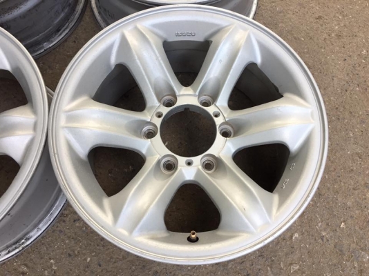 ขายล้อแม็ก ISUZU แท้ ขอบ 16 ลายเล็บเหยี่ยว 4 วง ราคา 10,500บาท ขายล้อแม็ก ISUZU แท้ ขอบ 16 ลายเล็บเหยี่ยว 4 วง ราคา 10,500บาท
