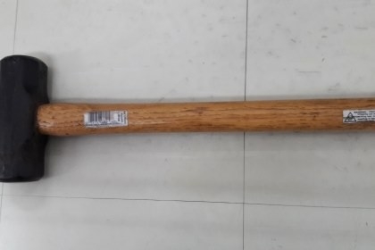 ขายค้อนปอนเมกาขนาด5-6ปอน Made in USA.ใหม่เก่าเก็บด้ามยาวประมาณ100CM.