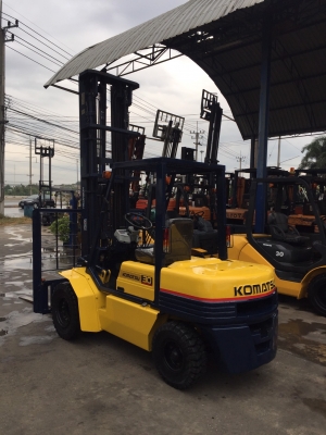 KOMATSU FD30-11 เครื่องดีเซล เกียร์ออโต้ เสาสูง7.50เมตร สนใจติดต่อ083-062-0223(ปอน)