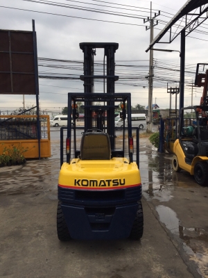 KOMATSU FD30-11 เครื่องดีเซล เกียร์ออโต้ เสาสูง7.50เมตร สนใจติดต่อ083-062-0223(ปอน)