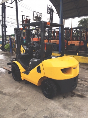 KOMATSU FD30-17 เครื่องดีเซล เกียร์ออโต้ เสา3เมตร สนใจติดต่อ083-062-0223(ปอน)