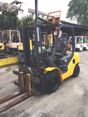 KOMATSU FD30-17 เครื่องดีเซล เกียร์ออโต้ เสา3เมตร สนใจติดต่อ083-062-0223(ปอน)