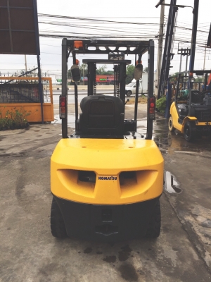 KOMATSU FD30-17 เครื่องดีเซล เกียร์ออโต้ เสา3เมตร สนใจติดต่อ083-062-0223(ปอน)