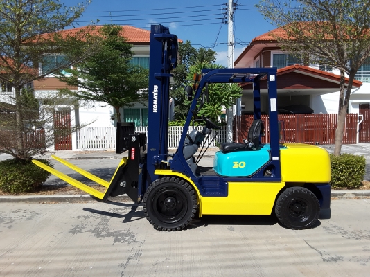 ขายฟอร์คลิฟท์ โคมัตสุดีเซลรุ่น FD30-12 เสายก 4 เมตรติดงาเท 0813535948