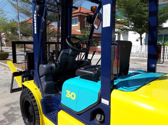 ขายฟอร์คลิฟท์ โคมัตสุดีเซลรุ่น FD30-12 เสายก 4 เมตรติดงาเท 0813535948