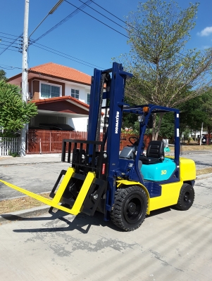 ขายฟอร์คลิฟท์ โคมัตสุดีเซลรุ่น FD30-12 เสายก 4 เมตรติดงาเท 0813535948