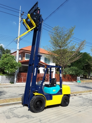 ขายฟอร์คลิฟท์ โคมัตสุดีเซลรุ่น FD30-12 เสายก 4 เมตรติดงาเท 0813535948