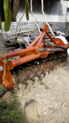 รถไถ 45  แรง ปึ 51   เครื่องแห้งดี  พร้อมลุยงาน อุปกร  3 ชิ้น  ราคา  เบาฯฯ  235000 บาท    ดูรถ ที จ. สกลนคร   วันทูคอล 0986683479 dtac 0991751349 สิทธิ์ คับ