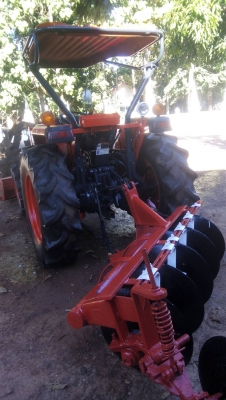 รถไถ 45  แรง ปึ 51   เครื่องแห้งดี  พร้อมลุยงาน อุปกร  3 ชิ้น  ราคา  เบาฯฯ  235000 บาท    ดูรถ ที จ. สกลนคร   วันทูคอล 0986683479 dtac 0991751349 สิทธิ์ คับ