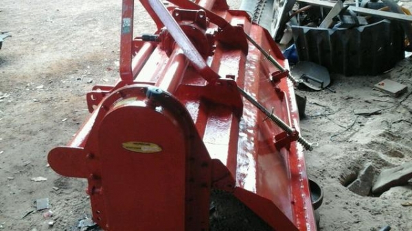 รถไถ 45  แรง ปึ 51   เครื่องแห้งดี  พร้อมลุยงาน อุปกร  3 ชิ้น  ราคา  เบาฯฯ  235000 บาท    ดูรถ ที จ. สกลนคร   วันทูคอล 0986683479 dtac 0991751349 สิทธิ์ คับ