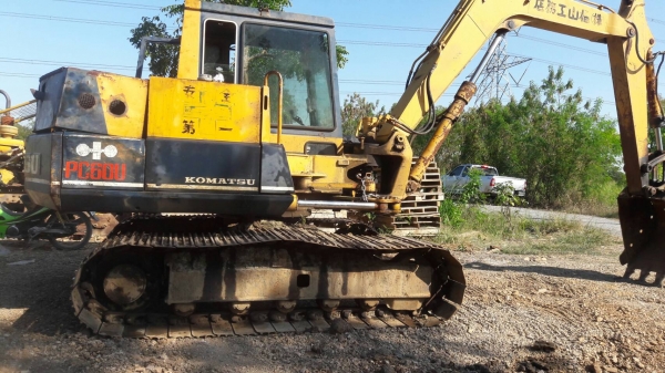 ขายkomatsu PC 60 รุ่น5