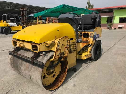 ขายรถบด3ตัน HITACHIรุ่นCC135นำเข้าญี่ปุ่นไม่เคยใช้งานในไทย หน้าเหล็กหลังยาง ขับ2เพลาเอวอ่อน เครื่องอีซูซุ3สูบ สภาพดีพร้อมใช้งาน มีให้เลือกหลายคันหลายขนาด