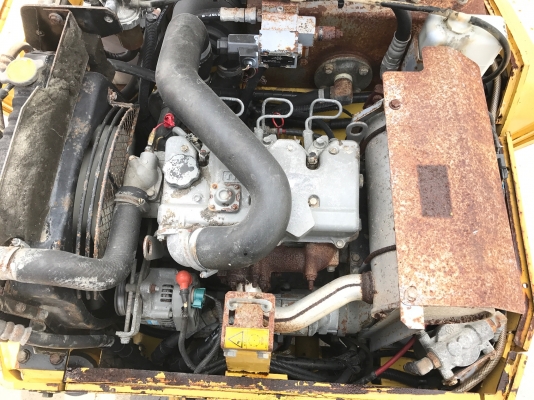 ขายรถบด3ตัน HITACHIรุ่นCC135นำเข้าญี่ปุ่นไม่เคยใช้งานในไทย หน้าเหล็กหลังยาง ขับ2เพลาเอวอ่อน เครื่องอีซูซุ3สูบ สภาพดีพร้อมใช้งาน มีให้เลือกหลายคันหลายขนาด