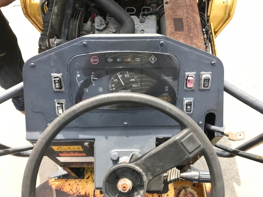 ขายรถบด3ตัน HITACHIรุ่นCC135นำเข้าญี่ปุ่นไม่เคยใช้งานในไทย หน้าเหล็กหลังยาง ขับ2เพลาเอวอ่อน เครื่องอีซูซุ3สูบ สภาพดีพร้อมใช้งาน มีให้เลือกหลายคันหลายขนาด