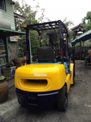+++ ขายโฟล์คลิฟท์  KOMATSU FD30-14  ขนาด  3  ตัน  เครื่องยนต์ดีเซล  เสา  3  เมตร  เกียร์ธรรมดา  งา 1,070  มม.  ยางตันครับ