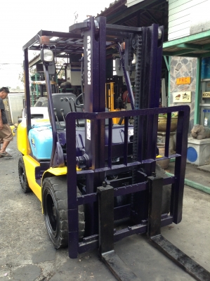 +++ ขายโฟล์คลิฟท์  KOMATSU FD30-14  ขนาด  3  ตัน  เครื่องยนต์ดีเซล  เสา  3  เมตร  เกียร์ธรรมดา  งา 1,070  มม.  ยางตันครับ